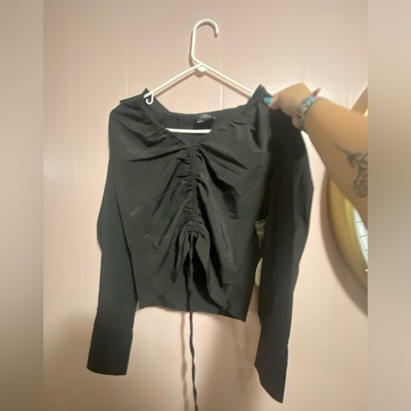 Milk & Honey long sleeve adjustable front top - Picture 2 of 6